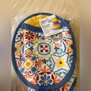 Fiesta Kitchen Pot holder & Oven Mitt  Set of 2  8" Brand New
